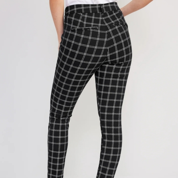 Old Navy High Rise Pixie Pant - Picture 2 of 5